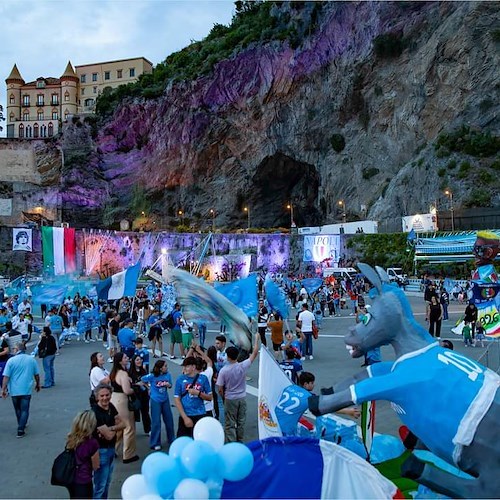 Napoli campione d'Italia: grande festa al porto di Maiori con spettacolo pirotecnico / FOTO 