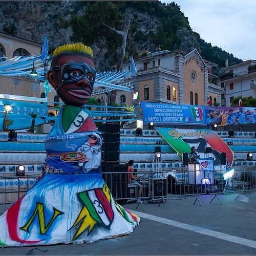 Napoli campione d'Italia: grande festa al porto di Maiori con spettacolo pirotecnico / FOTO 