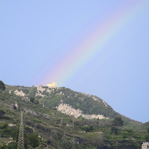 Nel giorno di San Cataldo un arcobaleno saluta il freddo e dà il benvenuto al caldo