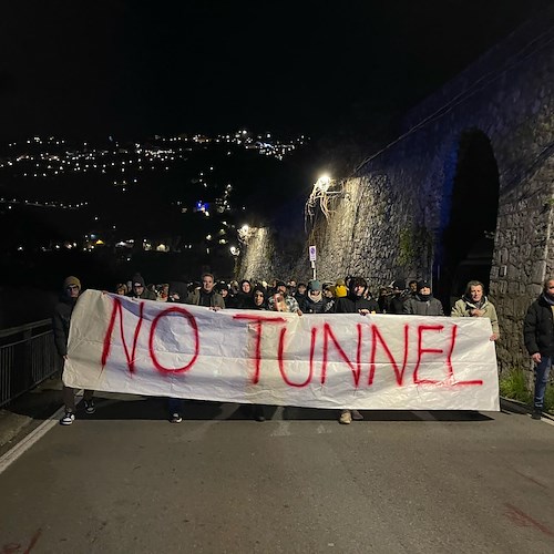 «No tunnel!». Numerosi cittadini in marcia contro la realizzazione della Galleria Minori-Maiori / FOTO-VIDEO<br />&copy; Massimiliano D'Uva