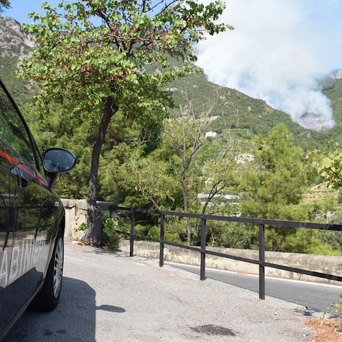 Nuovo incendio a Maiori, fiamme in località Badia di Santa Maria de' Olearia /FOTO e VIDEO