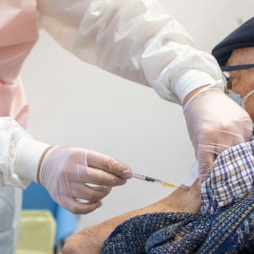 Oggi pomeriggio iniziano le vaccinazioni per gli anziani di Maiori e Minori, nei prossimi giorni toccherà ai docenti 