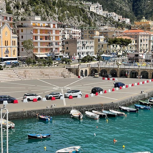 Parcheggio al porto di Maiori, l’annuncio del Sindaco: «Garantirà entrate che useremo per ridurre tariffe individuali come scuolabus»