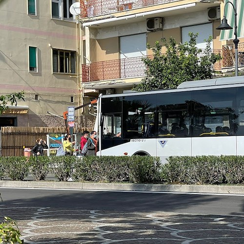 Tagli al trasporto scolastico in Costa d'Amalfi, genitori chiedono corse aggiuntive per garantire distanziamento 