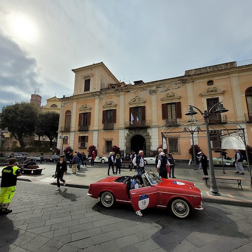 Tappa a Maiori per le auto storiche della "Sorrento Roads by 1000 Miglia" /FOTO e VIDEO
