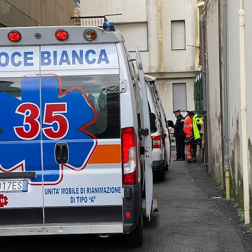 Tragedia a Maiori: si accascia in strada e muore, inutili i soccorsi