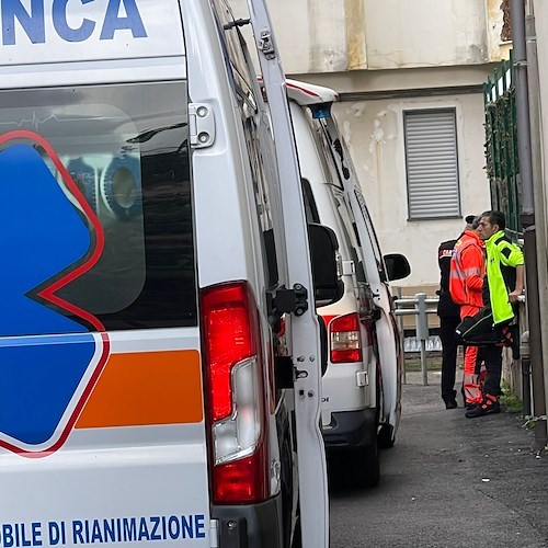 Tragedia a Maiori: si accascia in strada e muore, inutili i soccorsi