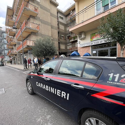 Tragedia a Maiori: si accascia in strada e muore, inutili i soccorsi