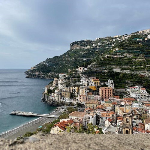 Tunnel Maiori - Minori. Così in una nota i consiglieri di opposizione Cioffi e Parascandolo: «Costruiremo una strategia per abbattere questa idea assurda e malsana del tunnel»