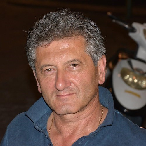 Una serata di apertura straordinaria per visitare i propri cari al cimitero: la richiesta di Enrico Ferrara al Comune