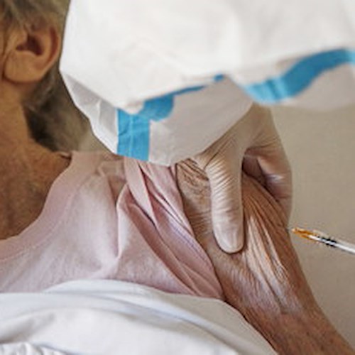 Vaccini anti-Covid agli anziani, a Maiori a un giorno dalla somministrazione nessun convocato