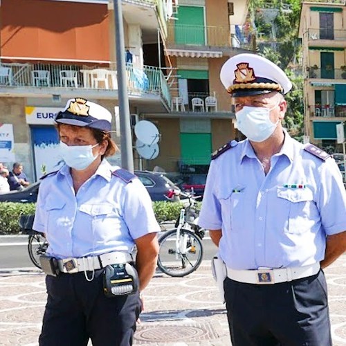 Venditori abusivi sulla spiaggia di Maiori, sanzionati per un totale di 10mila euro