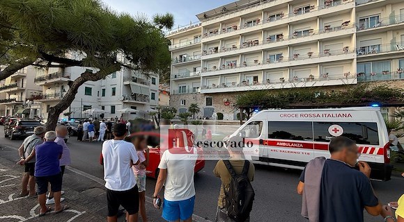 Maiori, aggredito automobilista dopo aver richiamato giovani su scooter: tre fermati