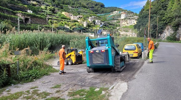 Maiori: al via i lavori di asfaltatura su via Chiunzi, via Trapulico e via Sciulia