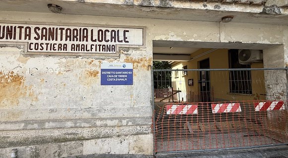 Maiori, iniziati i lavori di riqualificazione dell'androne dell'ASL