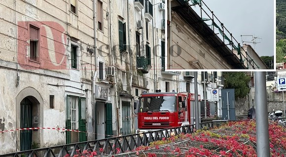 Paura a Maiori: asse di legno cade da un'impalcatura in Corso Reginna