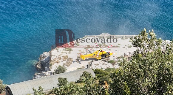 Sta bene il bambino che ha rischiato di annegare a Erchie, il sindaco ringrazia chi è intervenuto: «È vivo grazie al coraggio di tutti!»